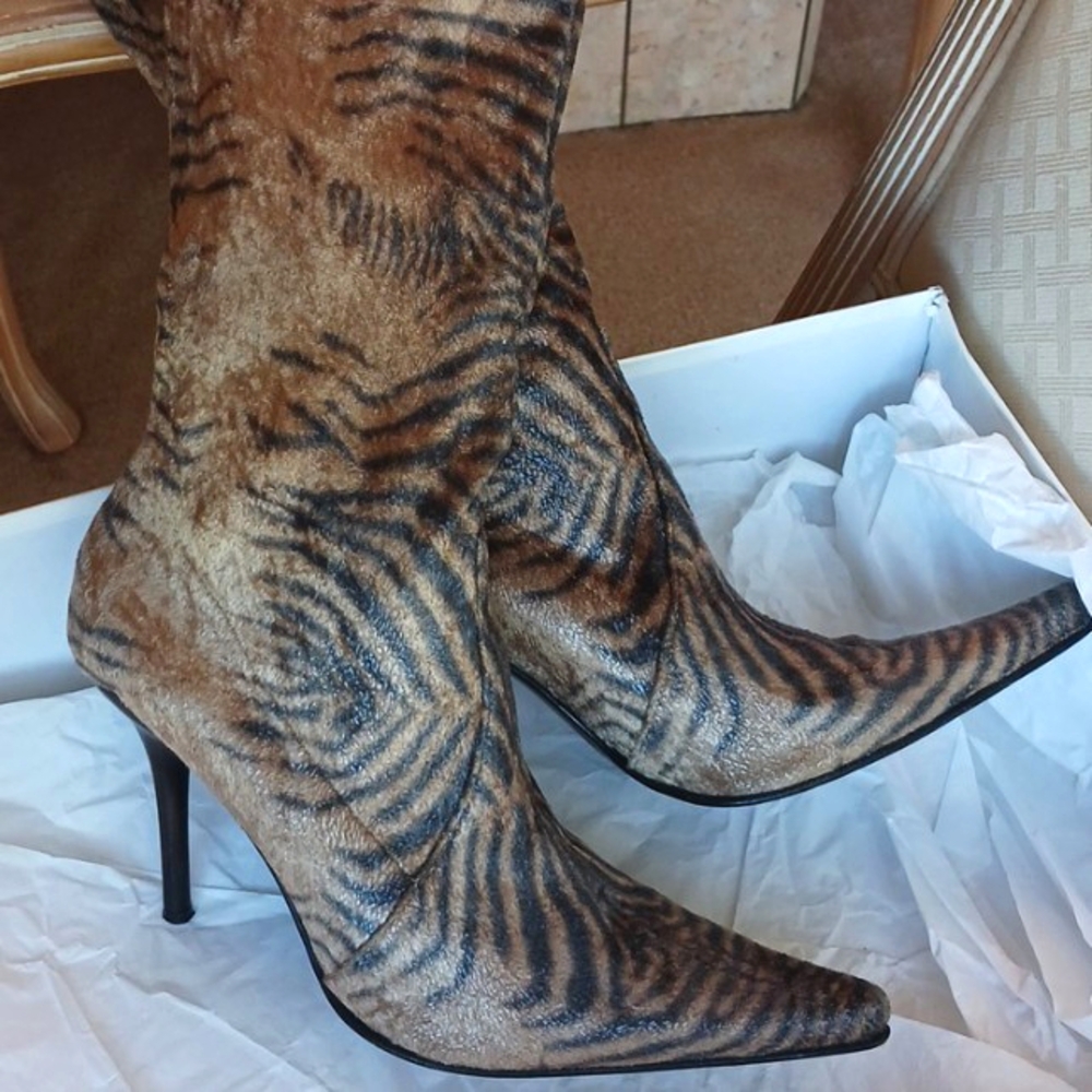 Vintage CASADEI BOOTS, Size 7 B stretch upper - Tiger Print...Rare Style - Picture 8 of 15